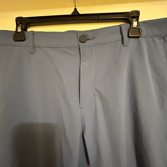 Men's Tommy Bahama Performance Like New Blue Golf Shorts, Size 35W, 10 Inseam - Picture 2 of 8